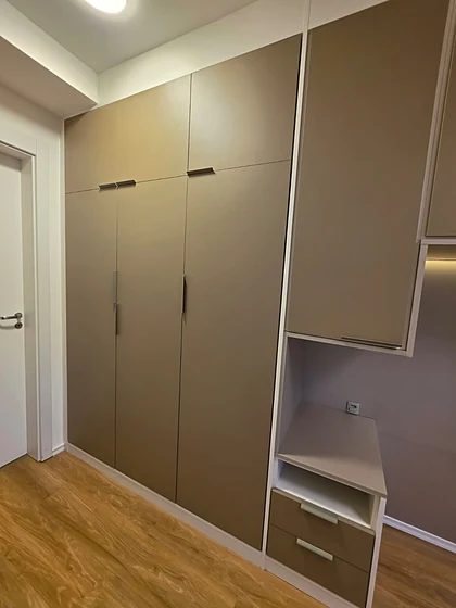 Guarda-roupa planejado até o teto, executado pela Movetá